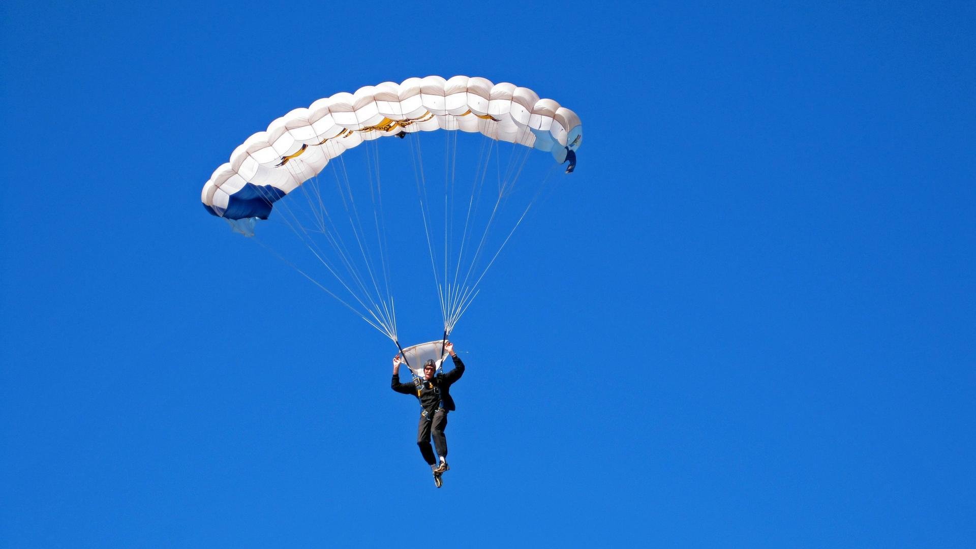 南十字星下的铁壁,戈麦斯一夫当关,新西兰力压突尼斯书写防守艺术
