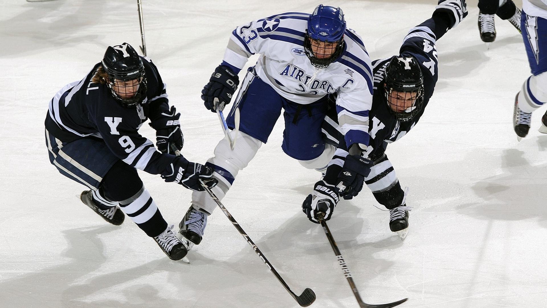 赛道上的毫厘之争,拉塞尔火热状态助迈凯伦险胜威廉姆斯