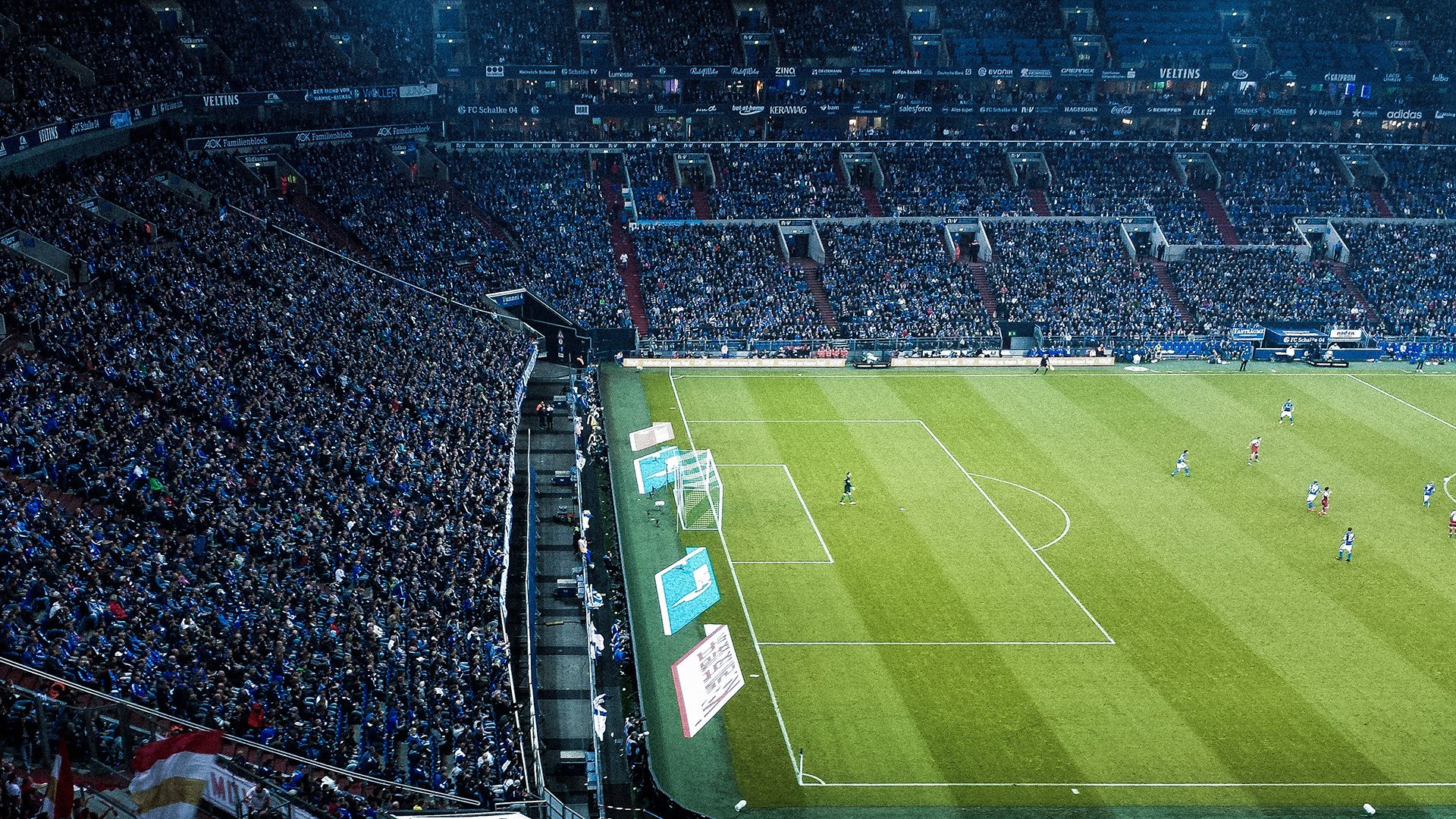 赛道上的毫厘之争,拉塞尔火热状态助迈凯伦险胜威廉姆斯